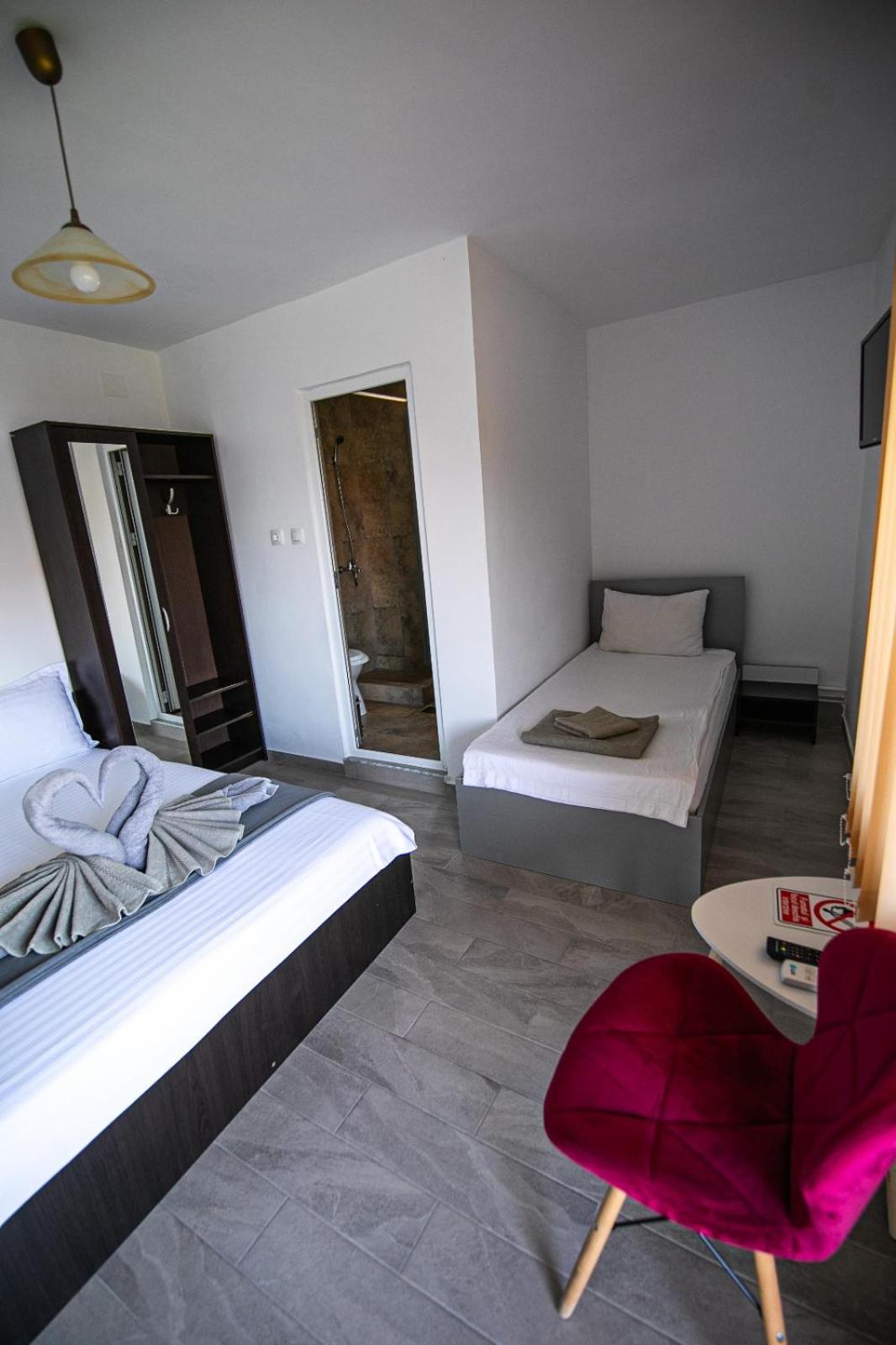 Hotel Casa Jessi Două Mai Exterior foto